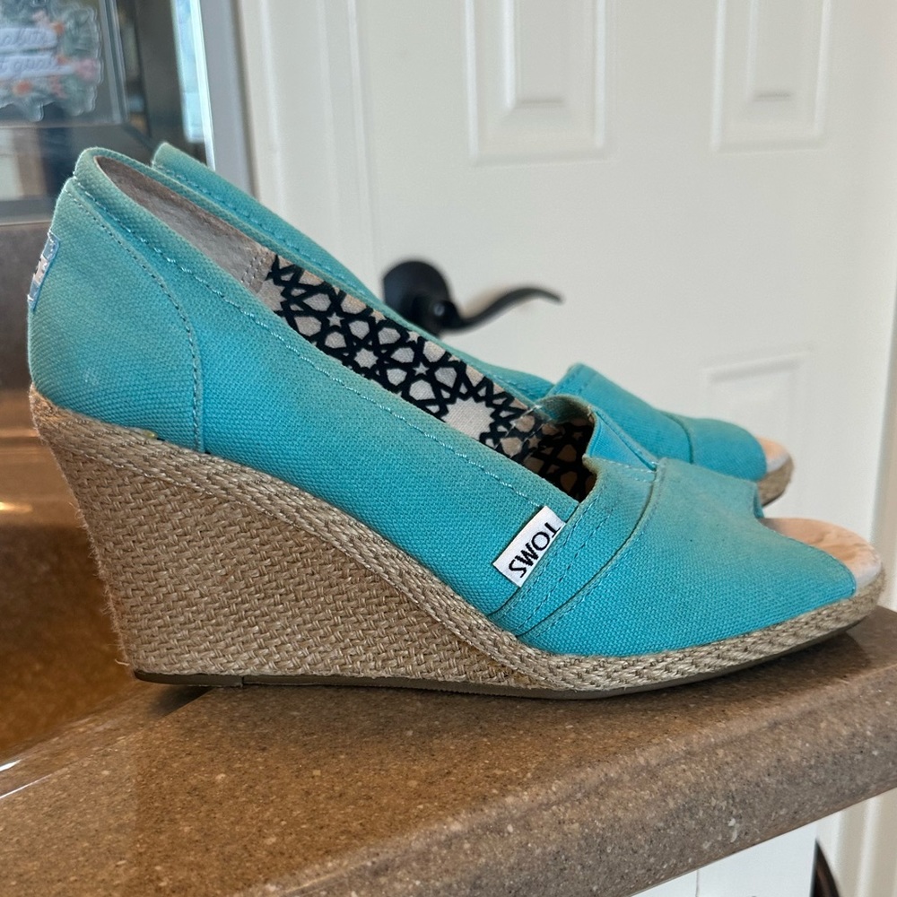 Toms wedges